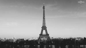 Monochrome Eiffel Tower Wallpaper