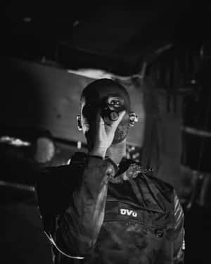 Monochrome_ Performer_ Salute Wallpaper