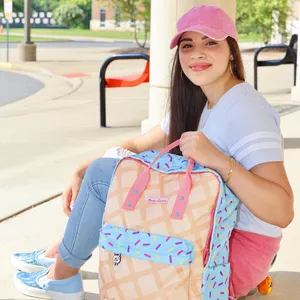 Moriah Elizabeth Holding Pink Bag Wallpaper