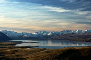 Mountain And Lake In New Zealand Wallpaper