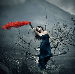 Mujeres Calientes With Red Scarf Wallpaper