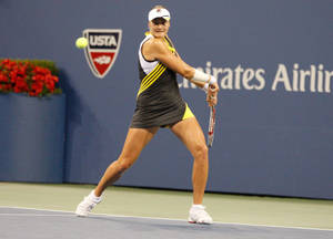 Nadia Petrova Solid Stroke Back Wallpaper