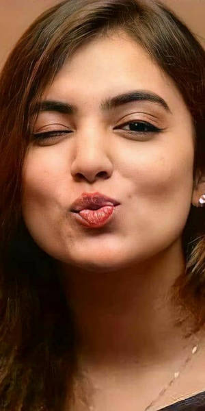 Nazriya Hd Wink Kissable Lips Wallpaper