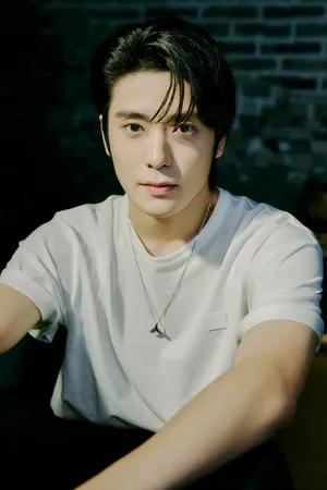 Nct Jaehyun In Plain White Tee Wallpaper