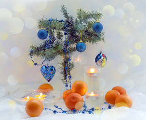 New Year's Decorations With Candles And Tangerines Wallpaper