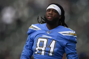 Nfl Wide Receiver Player Mike Williams Wallpaper