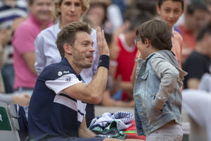 Nicolas Mahut And Son High Five Wallpaper