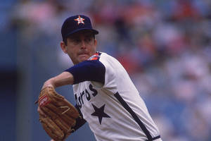 Nolan Ryan Mid Throwing Stance Wallpaper