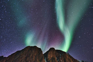 Northern Lights On Full Screen Desktop Wallpaper