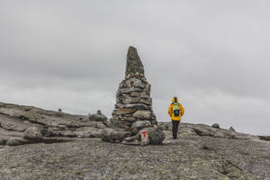 Norway Kjerag Mountain Peak Wallpaper