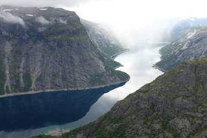 Norway Narrow Passage Of Trolltunga Wallpaper