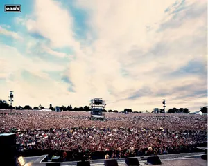 Oasis Band Crowd Wallpaper