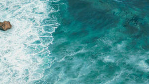 Ocean Waves Turquoise Wallpaper