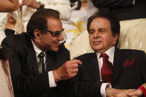 Old Dilip Kumar With Dharmendra Wallpaper