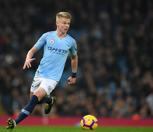 Oleksandr Zinchenko Yellow Ball Wallpaper