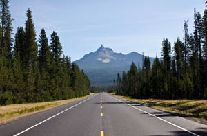 Oregon Highway Mt. Thielsen Wallpaper