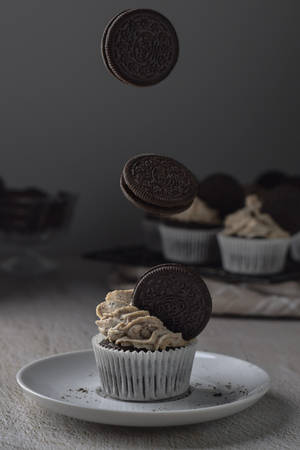 Oreo Cream Cupcake Wallpaper