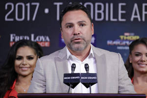 Oscar De La Hoya Speaking Wallpaper