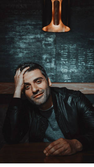 Oscar Isaac Handsome Pose Wallpaper