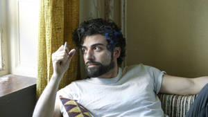 Oscar Isaac Looking Outside Wallpaper