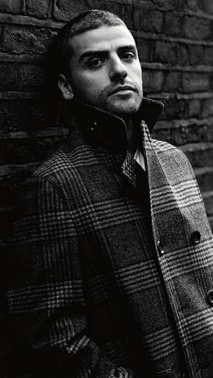 Oscar Isaac On The Wall Wallpaper