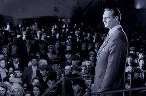 Oskar Schindler (liam Neeson) In Schindler's List Film. Wallpaper