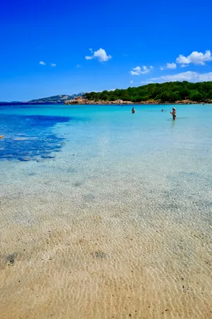 Palau Tourists On Beach Wallpaper