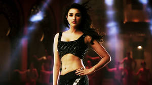 Parineeti Chopra Toned Stomach Wallpaper