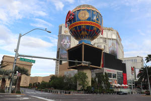 Paris Las Vegas Skyscraper Hot Air Balloon Wallpaper