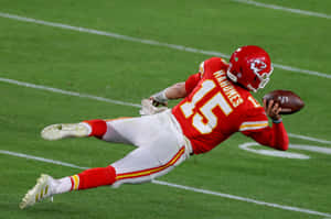 Patrick Mahomes Cool Touchdown Pass At The Super Bowl Lv Wallpaper