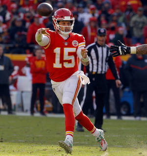 Patrick Mahomes Throwing Ball Wallpaper