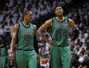 Paul Pierce And Ray Allen In Celtics Uniform Wallpaper