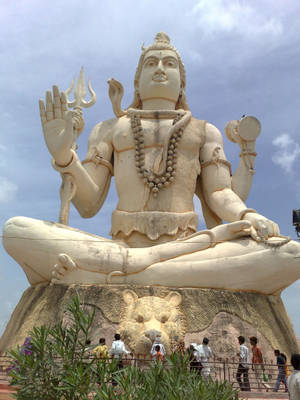 People And Shiva Statute Wallpaper