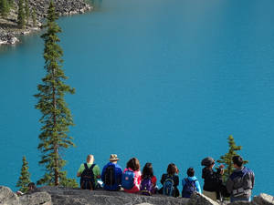 People On A Rock Edge Nature Scenery Wallpaper