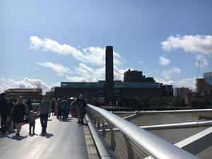 People On Millennium Bridge Tate Modern Wallpaper