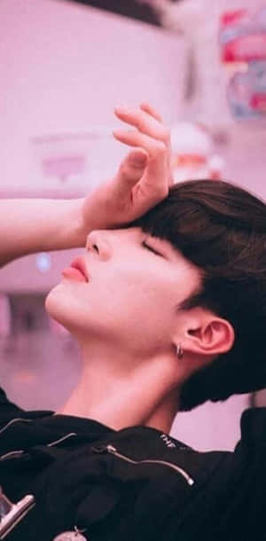 Person Feeling Dizzyor Fainting Wallpaper