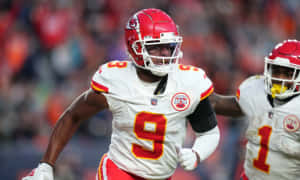 Pittsburgh Steelers Wide Reciever Juju Smith Shuster Catching A Pass Wallpaper