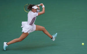 Player Johanna Konta Leaping Forward Wallpaper