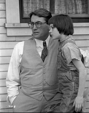 Powerful Moment From To Kill A Mockingbird - Atticus And Jean Finch Wallpaper