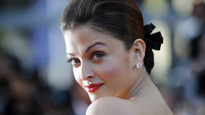 Precious Indian Actress Aishwarya Rai Wallpaper