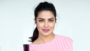 Priyanka Chopra With Minimal Make Up Wallpaper