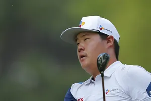 Professional Golfer Sungjae Im Focused On His Next Move At A Golf Tournament. Wallpaper