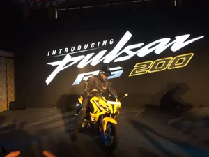 Pulsar Rs200 At Showcase Wallpaper