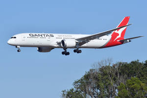 Qantas Airways Plane Landing Wallpaper