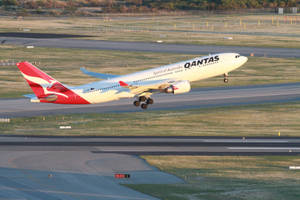 Qantas Flight Take Off Wallpaper