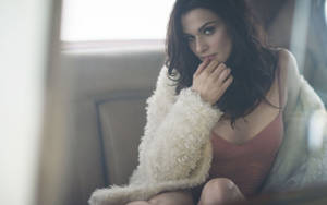 Rachel Weisz White Furry Coat Wallpaper