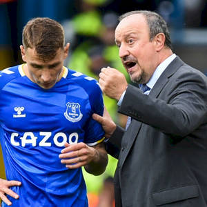 Rafael Benitez Engaging In A Deep Conversation With Lucas Digne Wallpaper