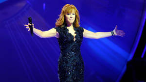 Reba Mcentire Performing Live In Concert Wallpaper