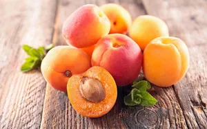 Red And Orange Apricot Fruits Wallpaper