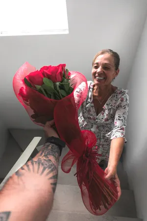 Red Bouquet Mothers Day Wallpaper